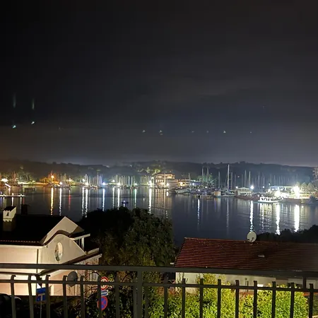 By The Sea Apartman Pula