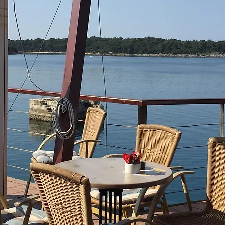 Apartment By The Sea Pula