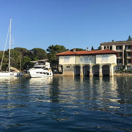 Apartment By The Sea