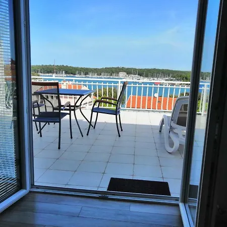By The Sea Apartment Pula