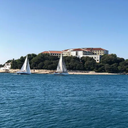 By The Sea Apartament *