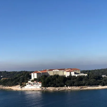 Apartment By The Sea *