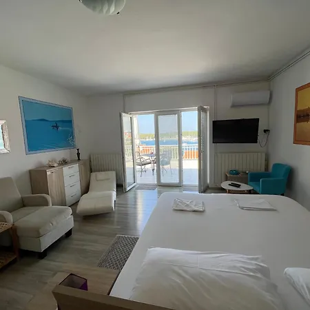 海旁公寓酒店 *