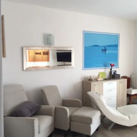 Apartman By The Sea *