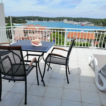 By The Sea Apartman *