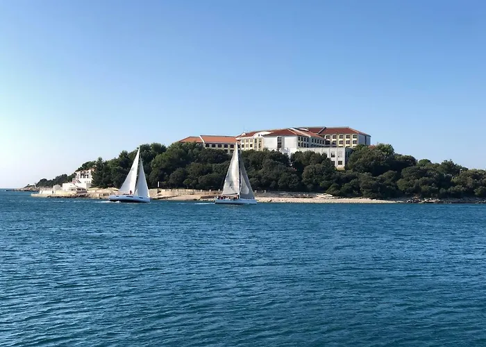 By The Sea Apartment *